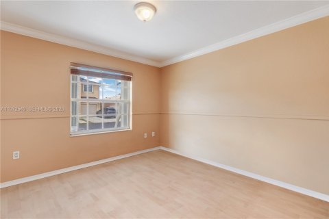 Снять в аренду виллу или дом в Майами, Флорида 4 спальни, 145.67м2, № 2048518 - фото 14