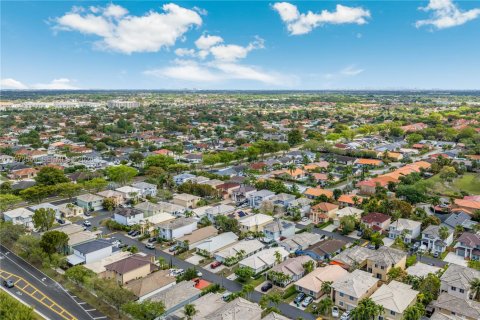 Снять в аренду виллу или дом в Майами, Флорида 4 спальни, 145.67м2, № 2048518 - фото 28