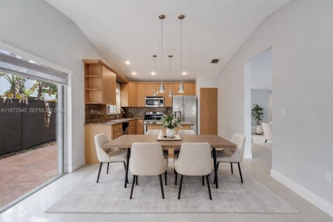 Снять в аренду виллу или дом в Майами, Флорида 4 спальни, 145.67м2, № 2048518 - фото 8