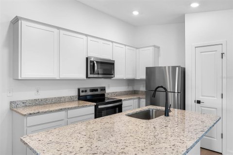 House in Lakeland, Florida 4 bedrooms, 184.04 sq.m. № 2409890 - photo 3