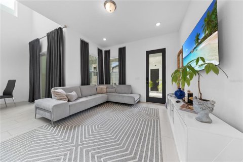 House in Oakland, Florida 3 bedrooms, 194.07 sq.m. № 2151224 - photo 6
