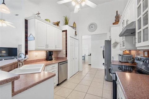 House in Palm Coast, Florida 3 bedrooms, 180.04 sq.m. № 1903659 - photo 15