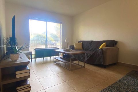 Apartment in Miami, Florida 1 bedroom, 71.53 sq.m. № 2075274 - photo 5