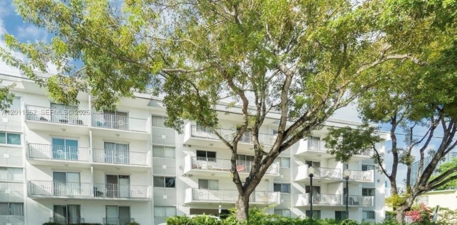 Apartment in Miami, Florida 1 bedroom, 71.53 sq.m. № 2075274