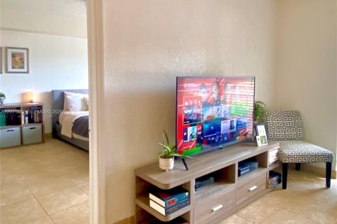 Apartment in Miami, Florida 1 bedroom, 71.53 sq.m. № 2075274 - photo 4