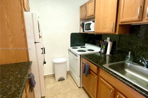 Apartment in Miami, Florida 1 bedroom, 71.53 sq.m. № 2075274 - photo 7