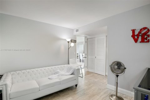 Condominio en venta en West Palm Beach, Florida, 2 dormitorios, 92.53 m2 № 1874694 - foto 16