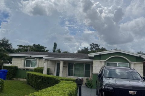 Villa ou maison à Pembroke Pines, Floride 3 chambres, 215.44 m2 № 2407583