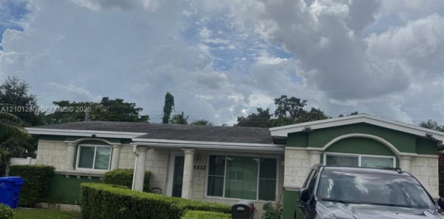 Villa ou maison à Pembroke Pines, Floride 3 chambres, 215.44 m2 № 2407583