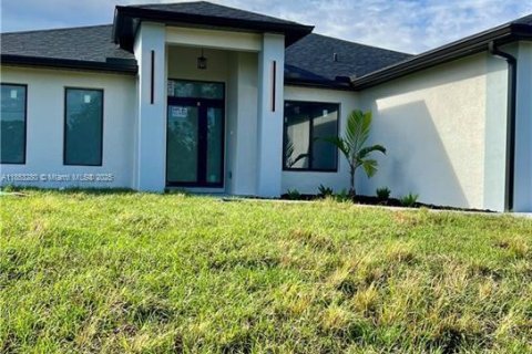 House in Lehigh Acres, Florida 3 bedrooms № 1877709 - photo 2