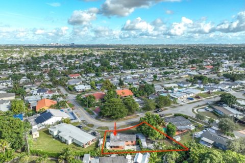 Casa en venta en Miami, Florida, 3 dormitorios, 89.74 m2 № 1976436 - foto 30