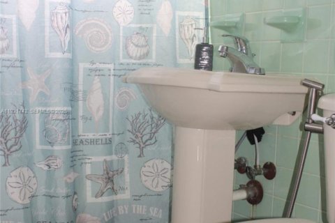 Casa en venta en Miami, Florida, 3 dormitorios, 89.74 m2 № 1976436 - foto 15