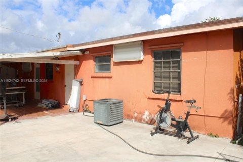 Casa en venta en Miami, Florida, 3 dormitorios, 89.74 m2 № 1976436 - foto 29