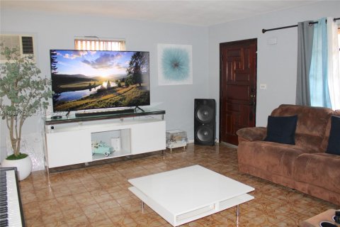 Casa en venta en Miami, Florida, 3 dormitorios, 89.74 m2 № 1976436 - foto 5