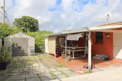 Casa en venta en Miami, Florida, 3 dormitorios, 89.74 m2 № 1976436 - foto 25