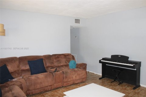 Casa en venta en Miami, Florida, 3 dormitorios, 89.74 m2 № 1976436 - foto 6