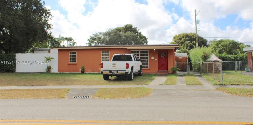Casa en Miami, Florida 3 dormitorios, 89.74 m2 № 1976436