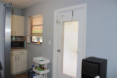 Casa en venta en Miami, Florida, 3 dormitorios, 89.74 m2 № 1976436 - foto 10