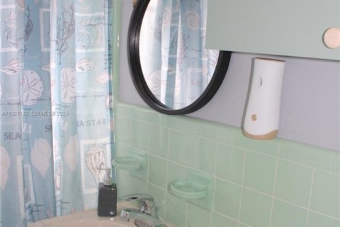 Casa en venta en Miami, Florida, 3 dormitorios, 89.74 m2 № 1976436 - foto 16