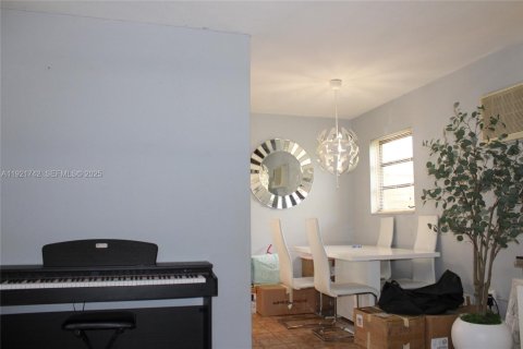 Casa en venta en Miami, Florida, 3 dormitorios, 89.74 m2 № 1976436 - foto 8