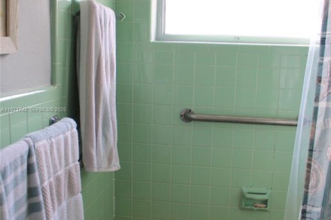 Casa en venta en Miami, Florida, 3 dormitorios, 89.74 m2 № 1976436 - foto 17