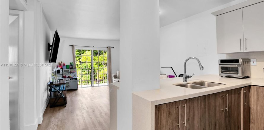 Condo in Miami, Florida, 1 bedroom  № 2013213