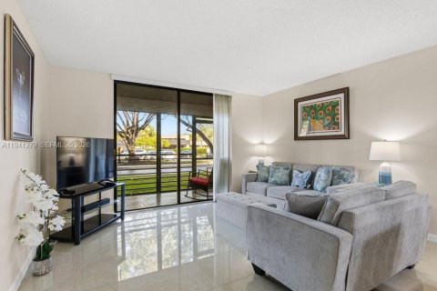 Condominio en venta en Pembroke Pines, Florida, 2 dormitorios, 94.85 m2 № 2002092 - foto 2