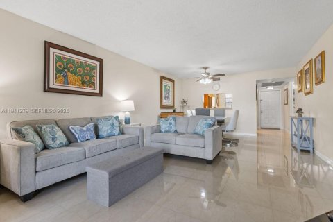 Condominio en venta en Pembroke Pines, Florida, 2 dormitorios, 94.85 m2 № 2002092 - foto 4