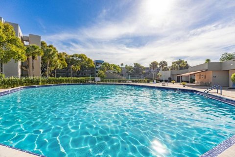 Condominio en venta en Pembroke Pines, Florida, 2 dormitorios, 94.85 m2 № 2002092 - foto 22