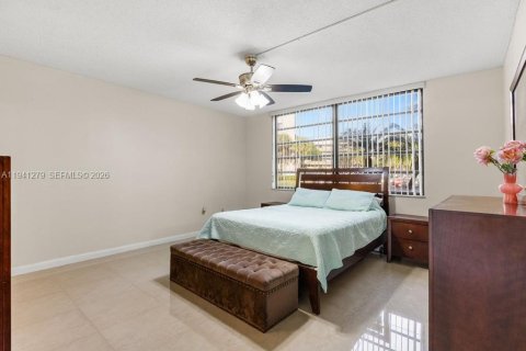 Condominio en venta en Pembroke Pines, Florida, 2 dormitorios, 94.85 m2 № 2002092 - foto 11
