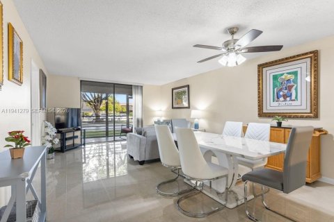 Condominio en Pembroke Pines, Florida, 2 dormitorios  № 2002092