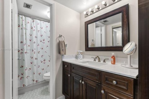 Condominio en venta en Pembroke Pines, Florida, 2 dormitorios, 94.85 m2 № 2002092 - foto 13