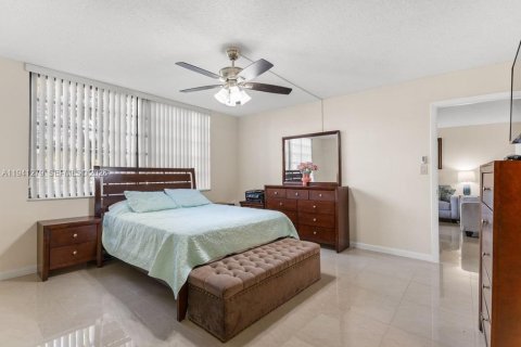 Condominio en venta en Pembroke Pines, Florida, 2 dormitorios, 94.85 m2 № 2002092 - foto 9