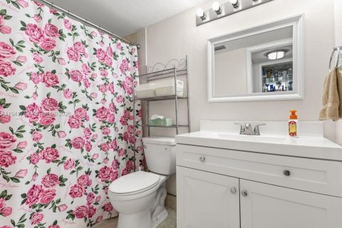 Condominio en venta en Pembroke Pines, Florida, 2 dormitorios, 94.85 m2 № 2002092 - foto 18