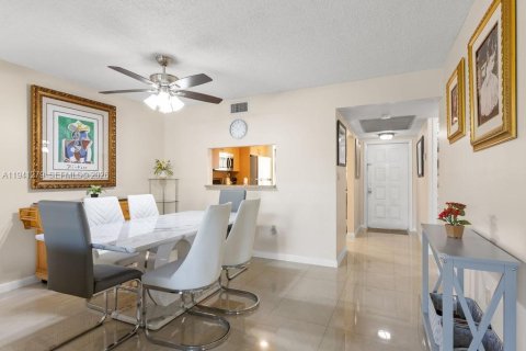 Condominio en venta en Pembroke Pines, Florida, 2 dormitorios, 94.85 m2 № 2002092 - foto 5