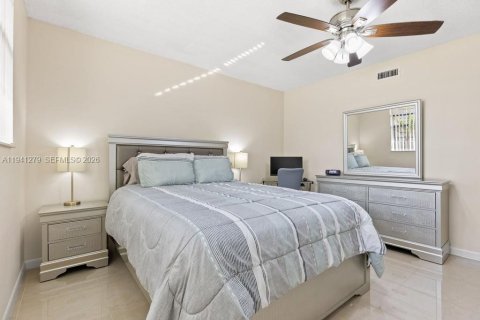 Condominio en venta en Pembroke Pines, Florida, 2 dormitorios, 94.85 m2 № 2002092 - foto 15