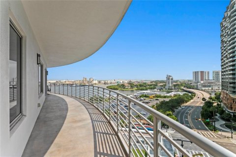 Condo in Tampa, Florida, 3 bedrooms  № 1791923 - photo 8