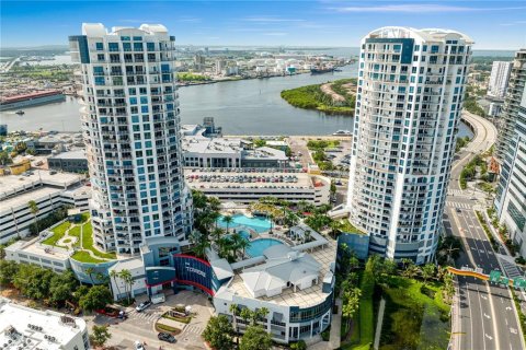 Condo in Tampa, Florida, 3 bedrooms  № 1791923 - photo 1