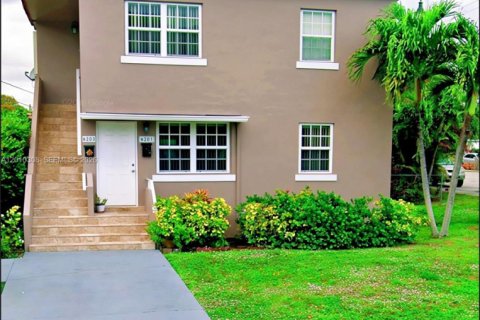 Apartment in Miami, Florida 2 bedrooms, 138.61 sq.m. № 2075061