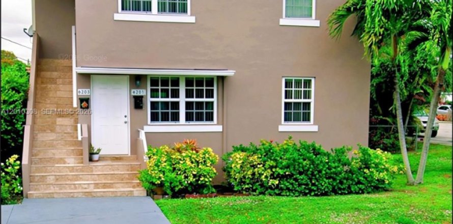 Apartment in Miami, Florida 2 bedrooms, 138.61 sq.m. № 2075061