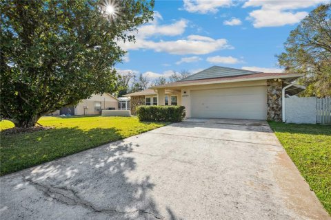 House in Land O' Lakes, Florida 4 bedrooms, 196.4 sq.m. № 1653230 - photo 7