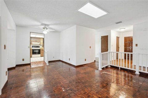House in Land O' Lakes, Florida 4 bedrooms, 196.4 sq.m. № 1653230 - photo 13