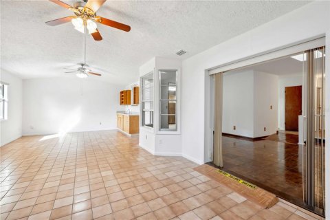 House in Land O' Lakes, Florida 4 bedrooms, 196.4 sq.m. № 1653230 - photo 21