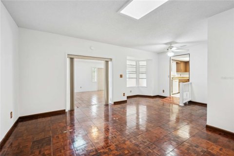 House in Land O' Lakes, Florida 4 bedrooms, 196.4 sq.m. № 1653230 - photo 12