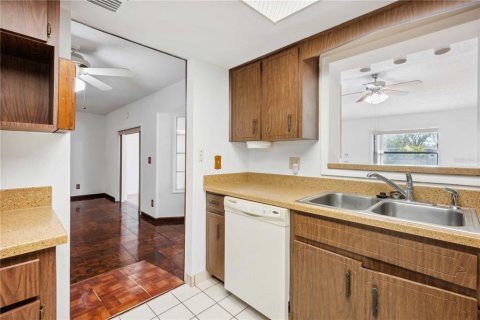 House in Land O' Lakes, Florida 4 bedrooms, 196.4 sq.m. № 1653230 - photo 20