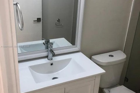 Apartment in Miami, Florida 2 bedrooms, 69.68 sq.m. № 2067823 - photo 14