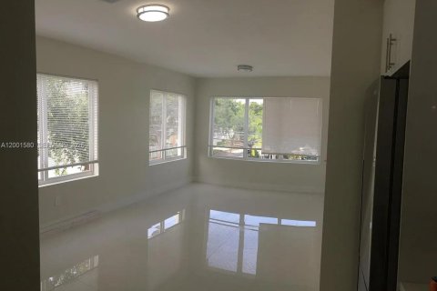 Apartment in Miami, Florida 2 bedrooms, 69.68 sq.m. № 2067823 - photo 12