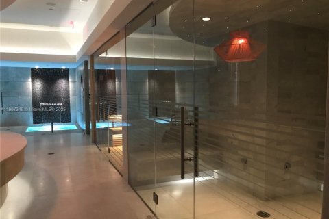 Снять в аренду кондоминиум в Майами, Флорида 2 спальни, 122.07м2, № 1963873 - фото 24