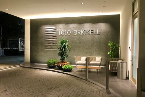 Снять в аренду кондоминиум в Майами, Флорида 2 спальни, 122.07м2, № 1963873 - фото 1