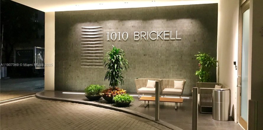 Кондоминиум с 2 спальнями в Майами, Флорида № 1963873